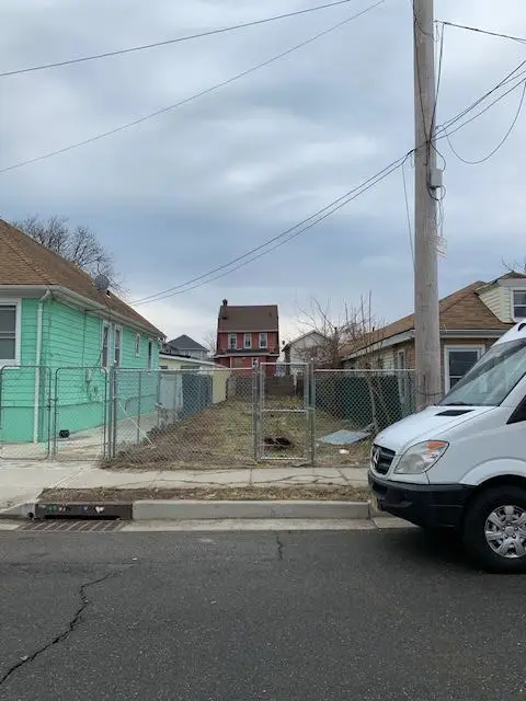 431 Beach 43rd Street, Far Rockaway, NY 11691 - Image #2