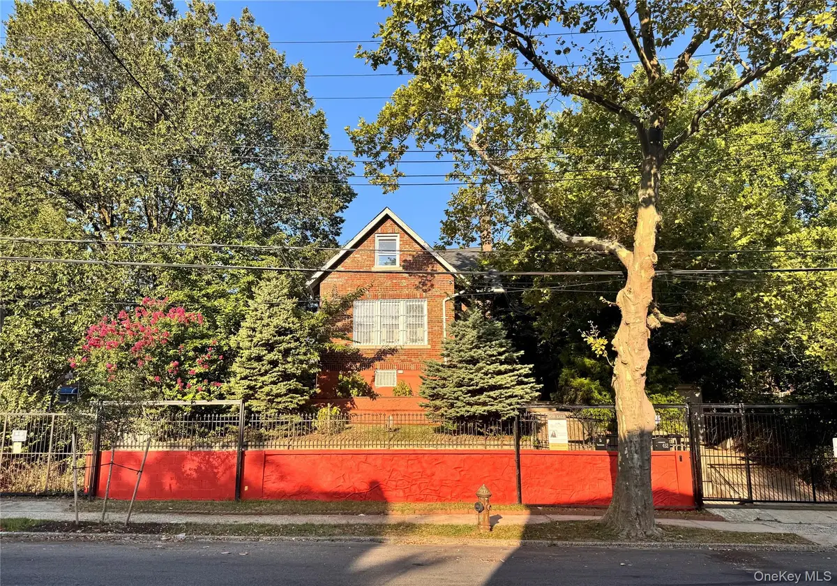 452 Howe Ave, Bronx, NY 10473 - Image #1