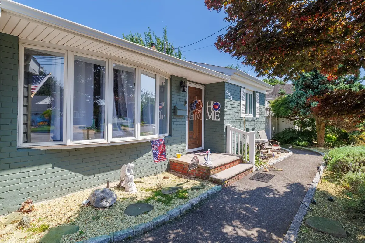 229 Philadelphia Avenue, Massapequa Park, NY 11762 - Image #1