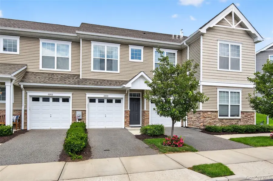 2202 Townhome Way, Huntington Station, NY 11746 - Image #2