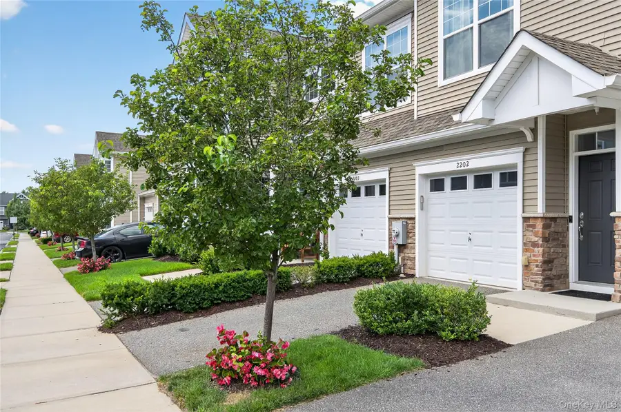 2202 Townhome Way, Huntington Station, NY 11746 - Image #3
