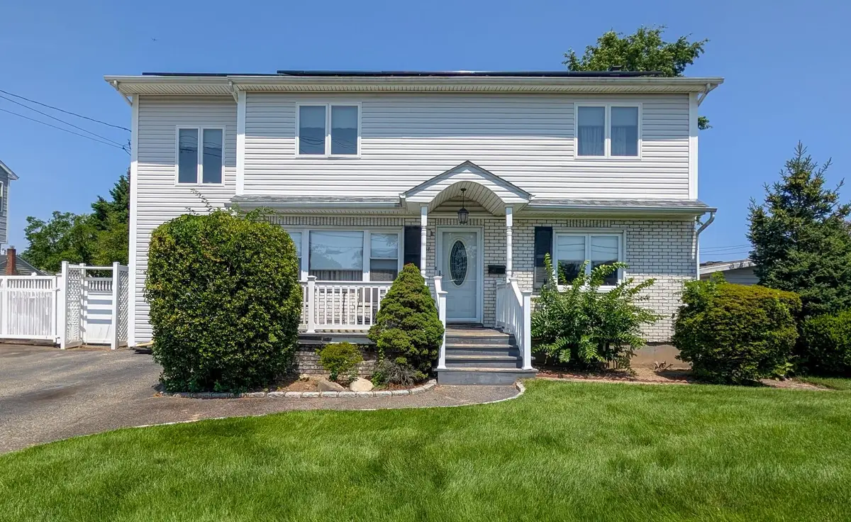 37 Seward Street, West Babylon, NY 11704 - Image #1