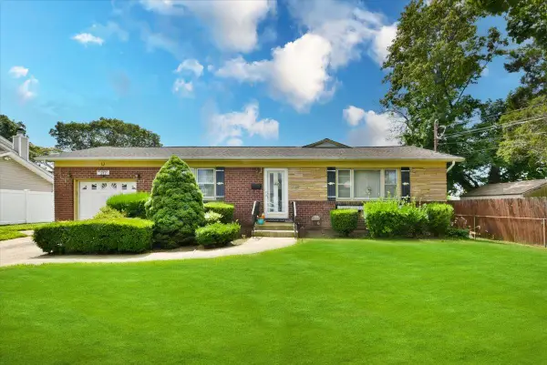 212 N Cedar Street, Massapequa, NY 11758