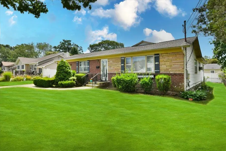 212 N Cedar Street, Massapequa, NY 11758 - Image #3