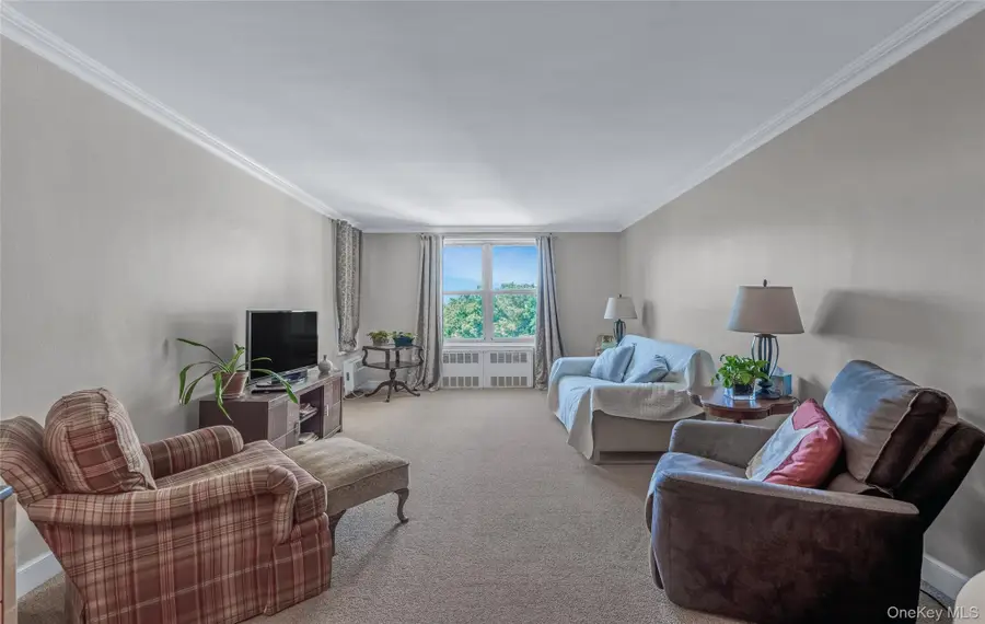 44-20 Douglaston Pkwy Douglaston Parkway #5A, Little Neck, NY 11363 - Image #3