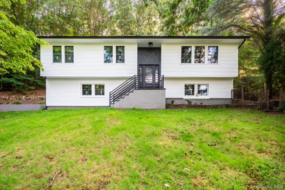 368 Landing Avenue, Smithtown, NY 11787 - Image #1