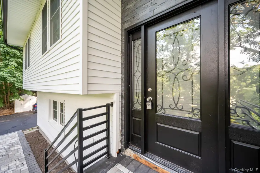 368 Landing Avenue, Smithtown, NY 11787 - Image #2