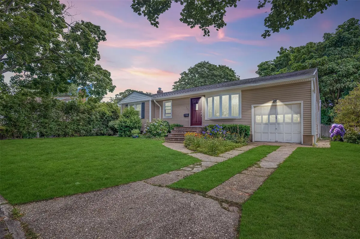 35 Anna Street, Bay Shore, NY 11706 - Image #1