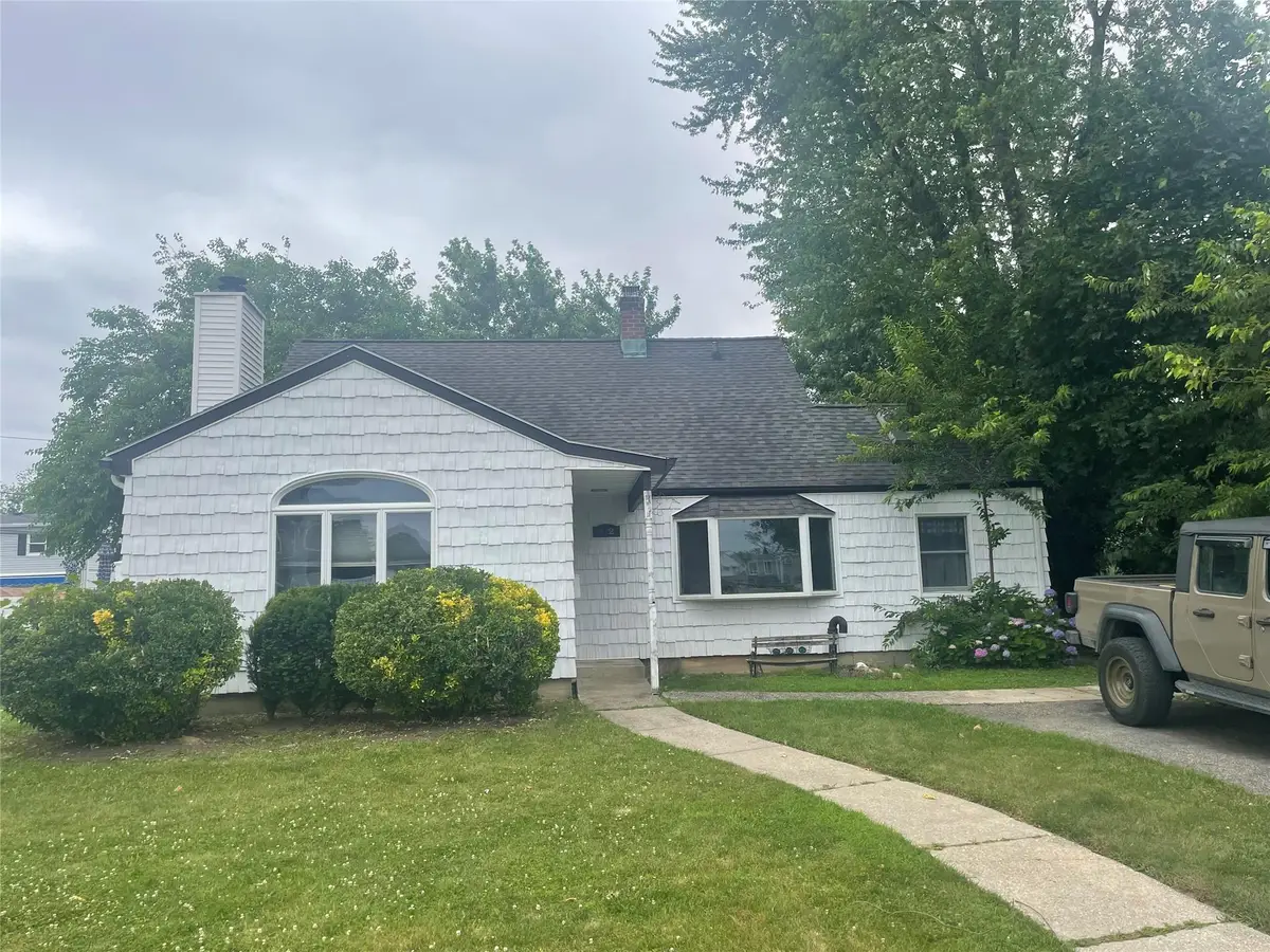 12 Slate Lane, Levittown, NY 11756 - Image #1