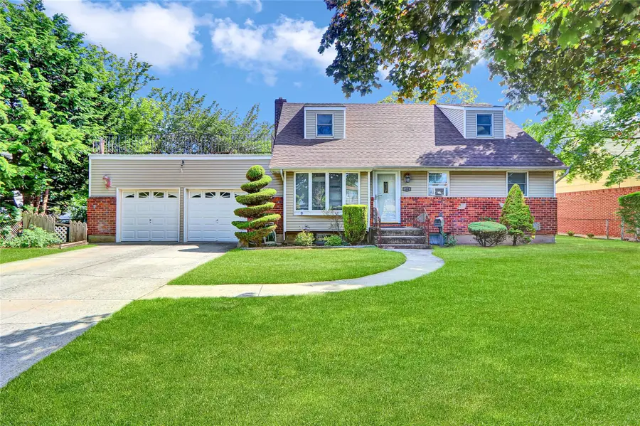 181 Maple Avenue, East Meadow, NY 11554 - Image #2