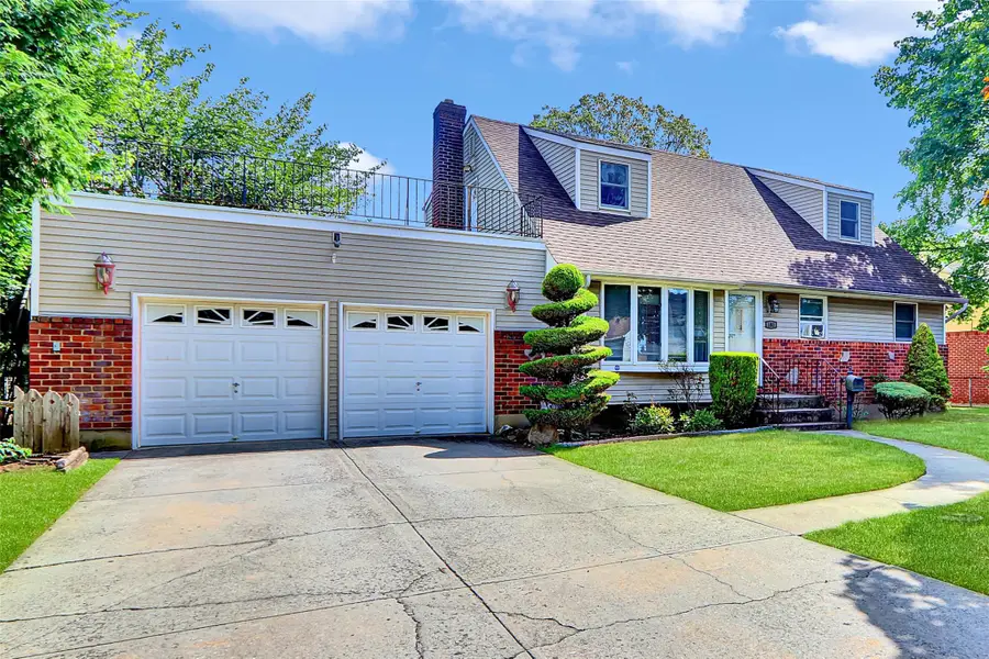 181 Maple Avenue, East Meadow, NY 11554 - Image #3