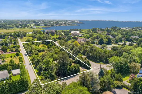 28 Apaucuck Point Road, Westhampton, NY 11977