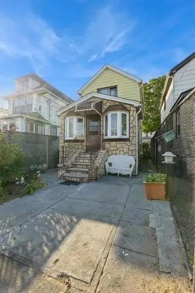 16427 109th Drive, Jamaica, NY 11433 - Image #2