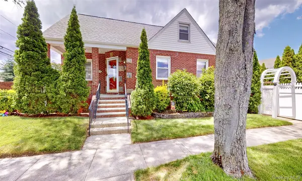 515 S 10th Street, New Hyde Park, NY 11040