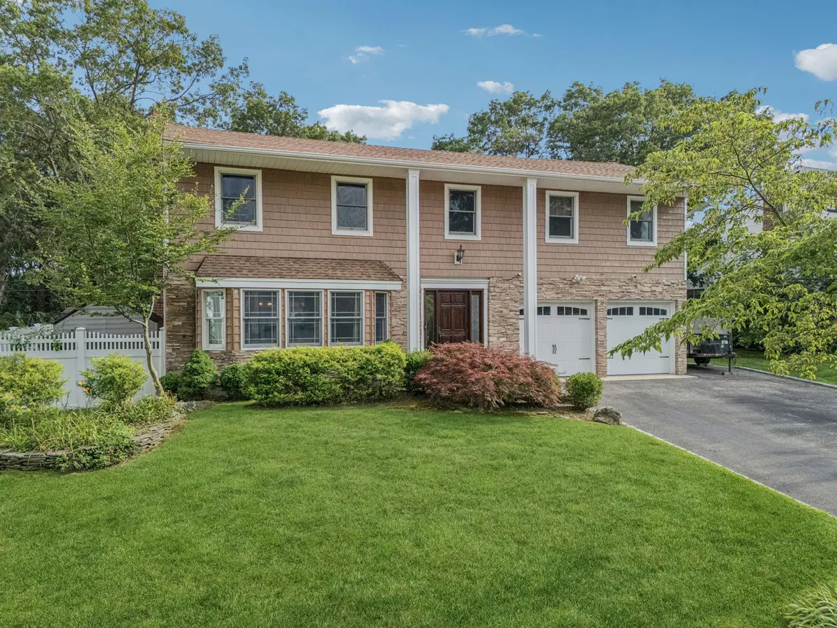 30 Abbot Road, Smithtown, NY 11787 - Image #1