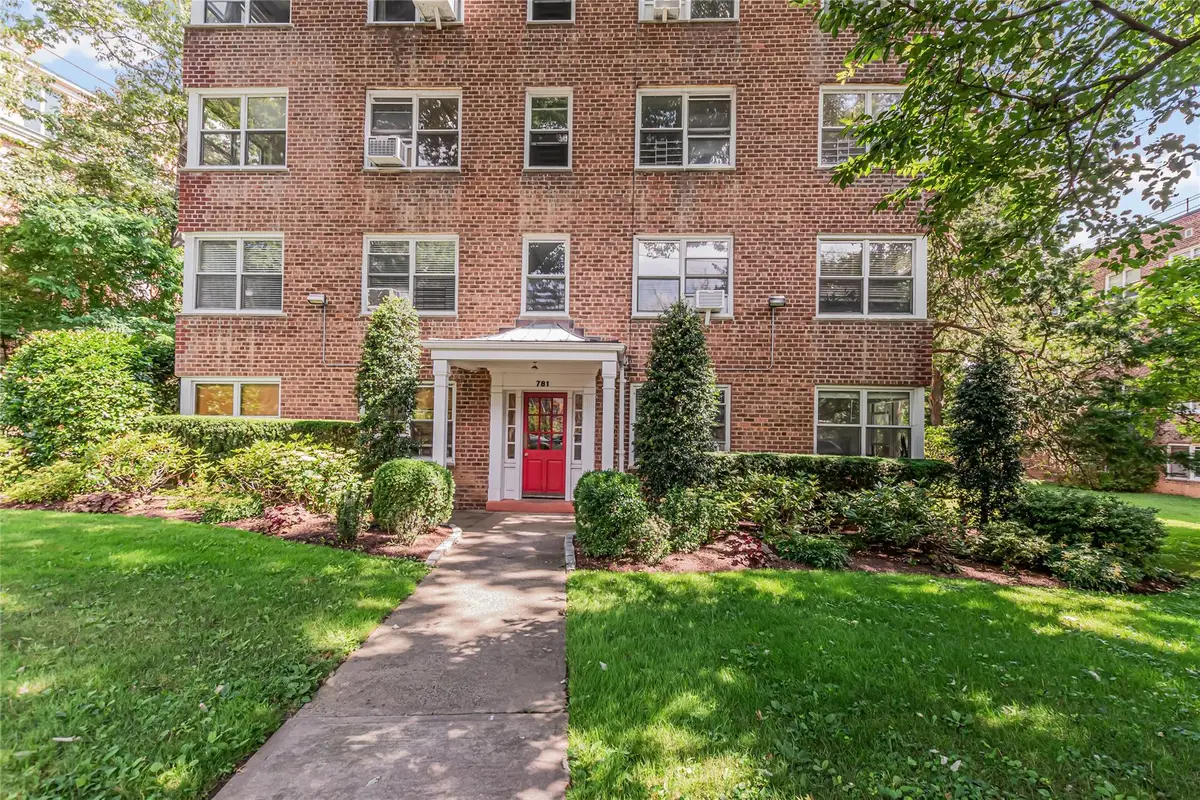 781 Palmer Road #3B, Yonkers, NY 10708 - Image #1