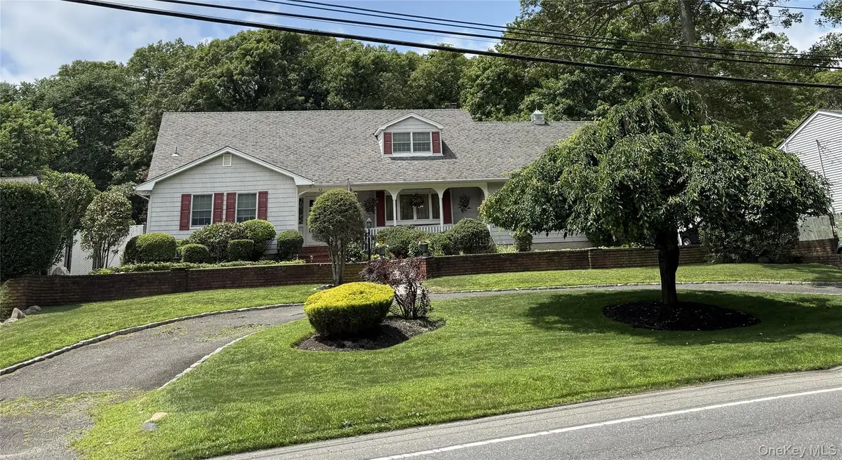 36 Leeds Boulevard, Farmingville, NY 11738 - #1