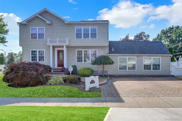 72 N Fordham Road, Hicksville, NY 11801