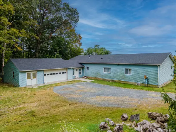 8 Edwards Lane, Marlboro, NY 12547