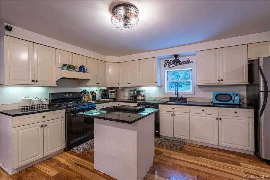 8 Edwards Lane, Marlborough, NY 12547 - Image #2