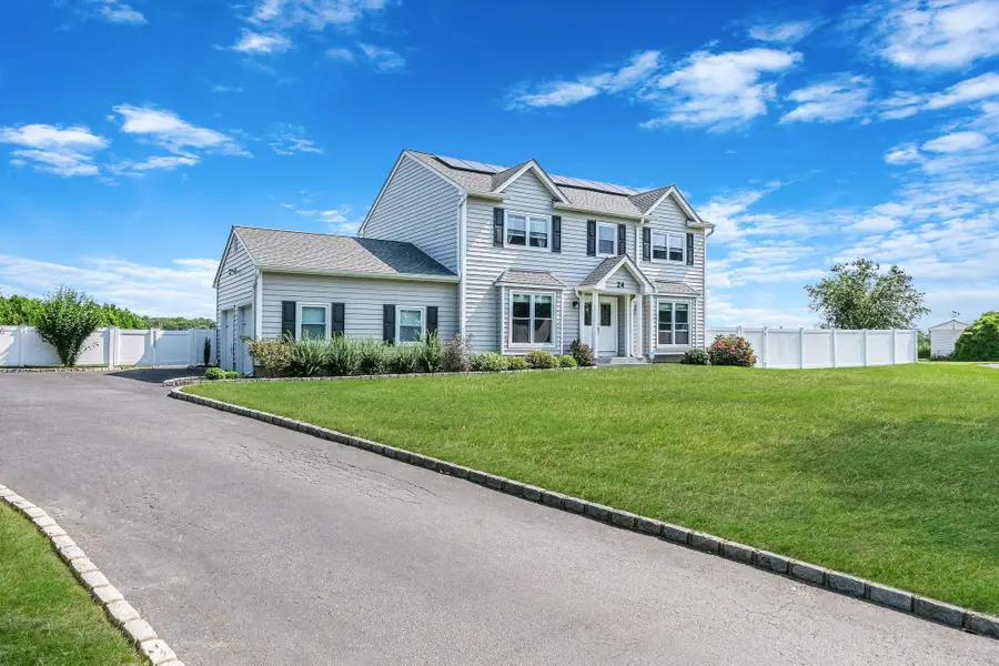 24 Pleasant Court, Baiting Hollow, NY 11933 - Image #2