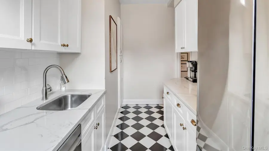 8 Barstow Road #7H, Great Neck, NY 11021 - Image #2