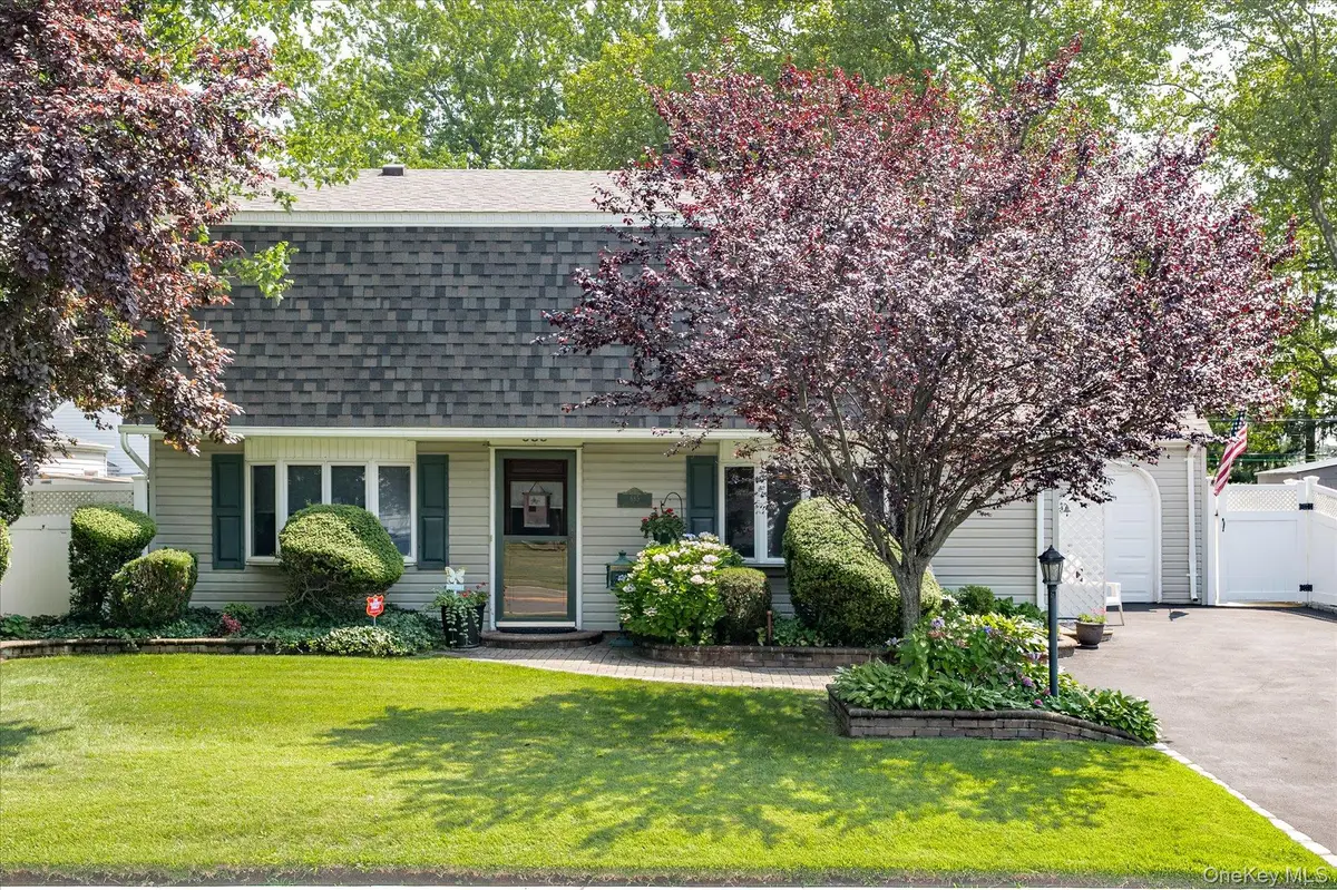 685 Gardiners Avenue, Levittown, NY 11756 - Image #1