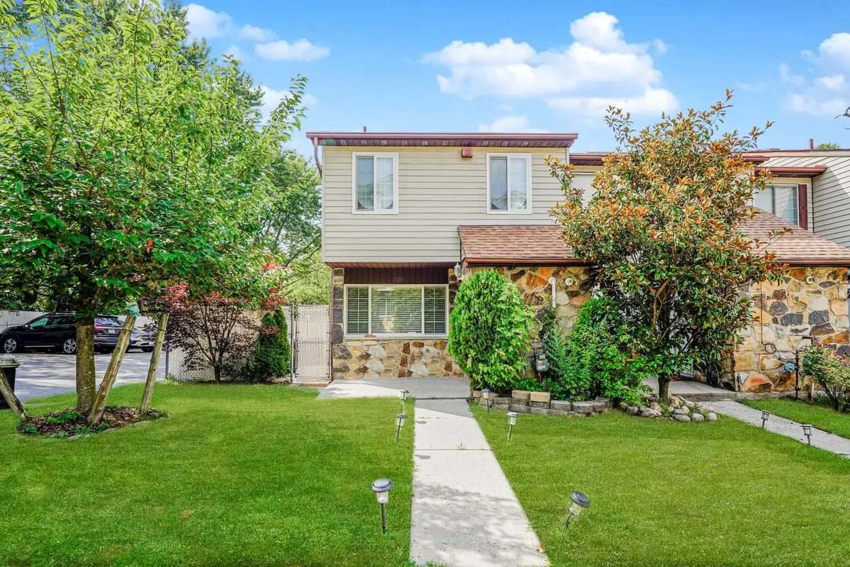 25 Fuller Court #A, Staten Island, NY 10306 - Image #1