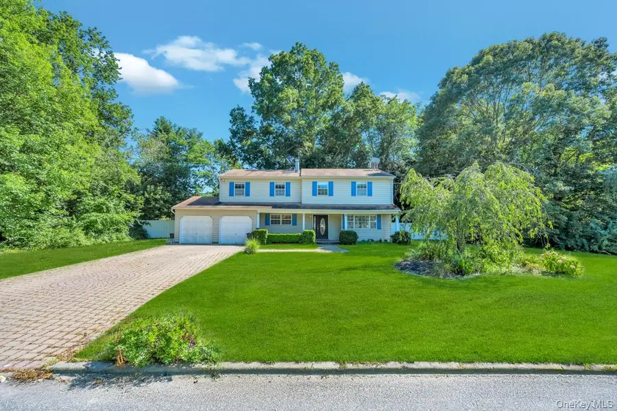 28 Niewood, Ridge, NY 11961 - Image #2