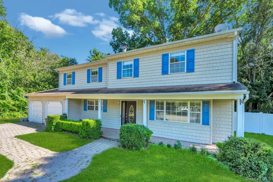 28 Niewood, Ridge, NY 11961 - Image #3