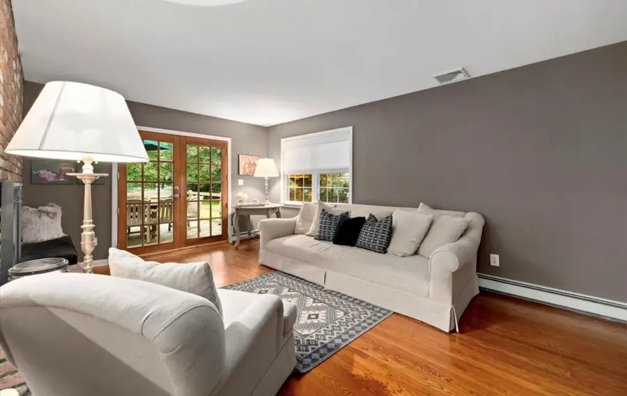 240 Plainview Road, Woodbury, NY 11797 - Image #3