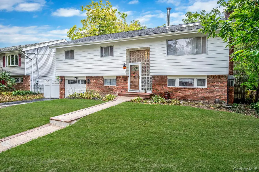 8 Kenswick Lane, Huntington Station, NY 11746 - Image #2