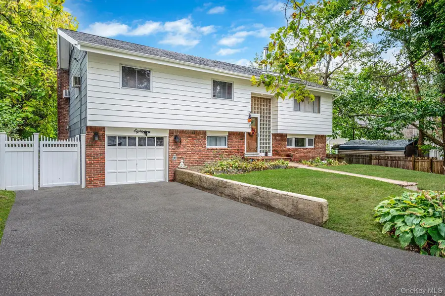8 Kenswick Lane, Huntington Station, NY 11746 - Image #3