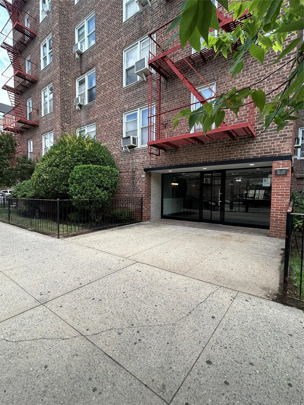33-05 90 Street #4K, Jackson Heights, NY 11372 - Image #1