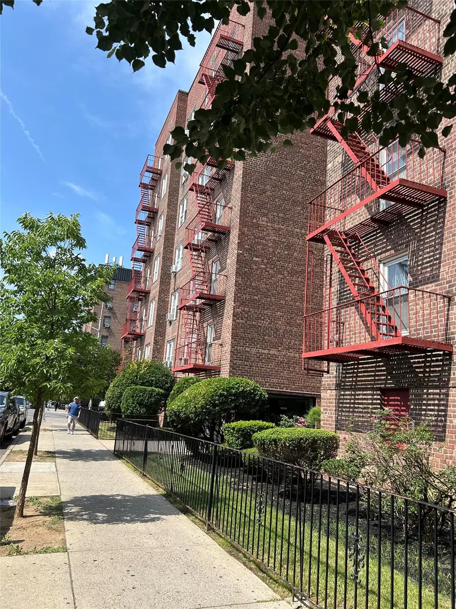 33-05 90 Street #4K, Jackson Heights, NY 11372 - Image #2