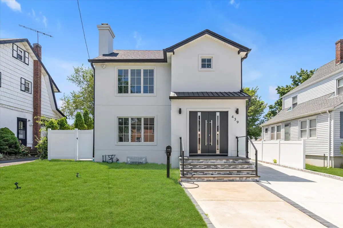 439 Bayview Avenue, Cedarhurst, NY 11516 - Image #1