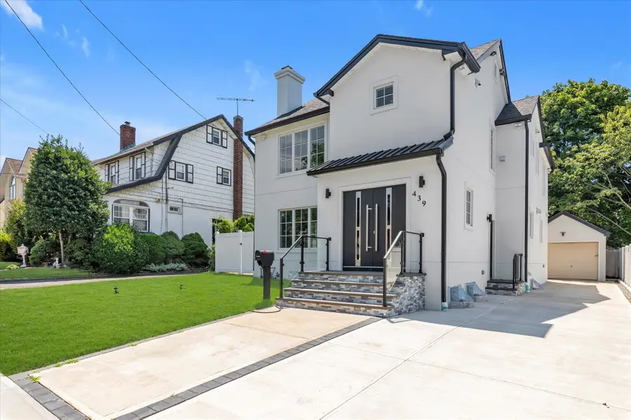 439 Bayview Avenue, Cedarhurst, NY 11516 - Image #2