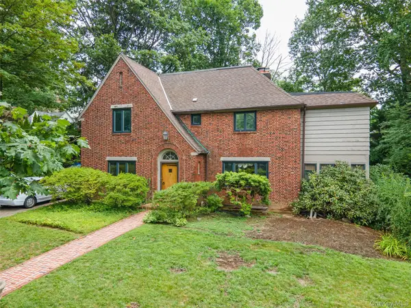 3 Buckingham Place, Great Neck, NY 11021