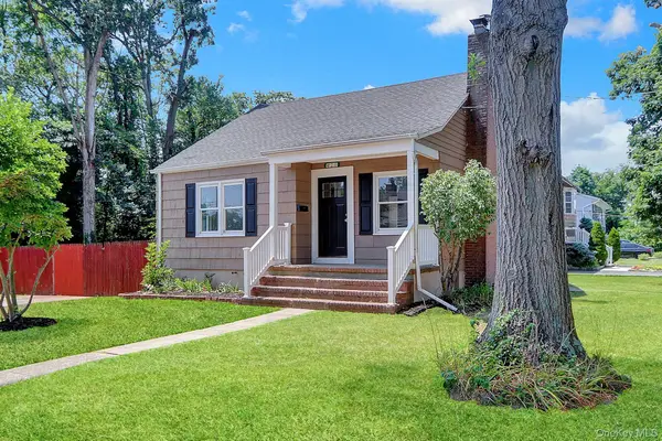 20 Whitman Avenue, Islip, NY 11751