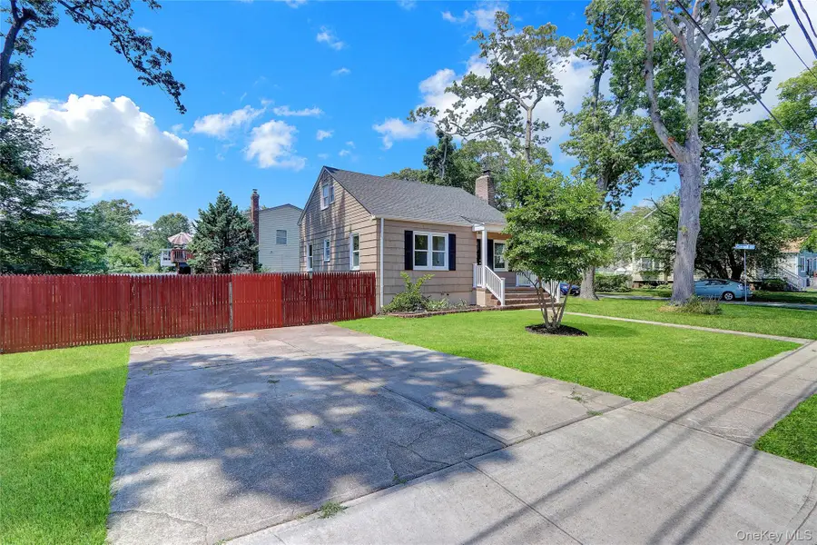 20 Whitman Avenue, Islip, NY 11751 - Image #2