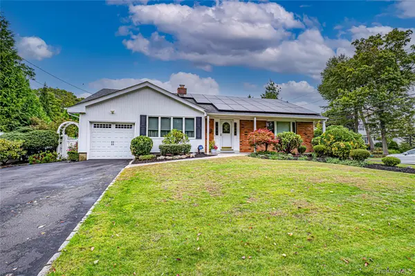 48 Archie Place, West Islip, NY 11795