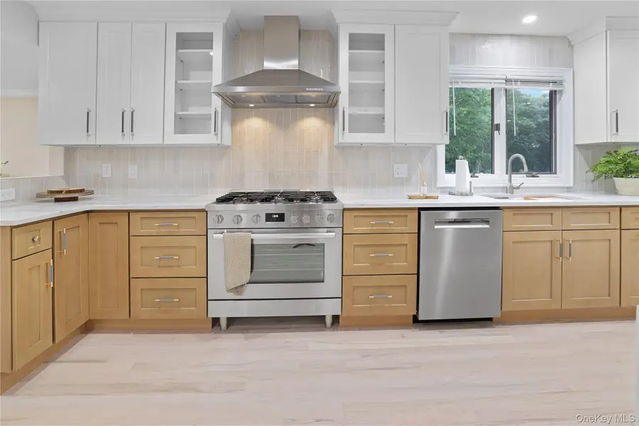 13 Bittersweet Avenue S, Hampton Bays, NY 11946 - Image #2