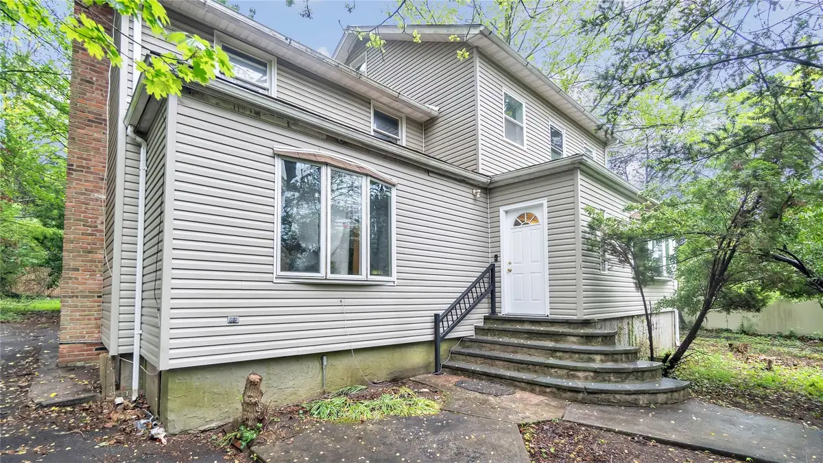 117 Glenwood Road, Glenwood Landing, NY 11547 - Image #1