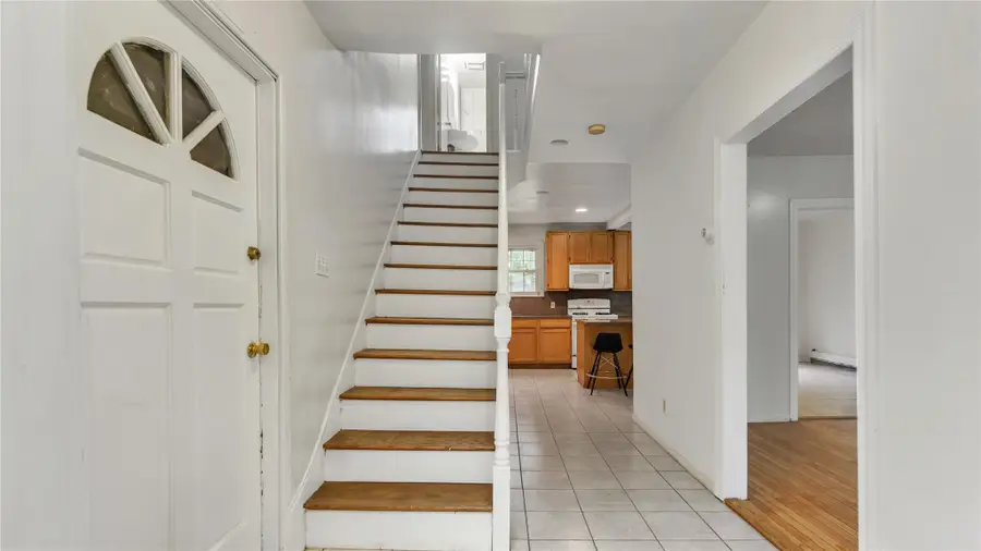 117 Glenwood Road, Glenwood Landing, NY 11547 - Image #3