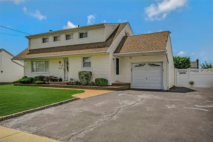 532 Alwick Avenue, West Islip, NY 11795 - Image #2