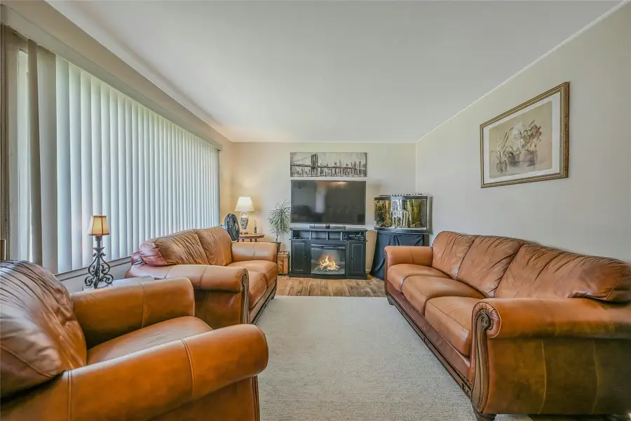 532 Alwick Avenue, West Islip, NY 11795 - Image #3