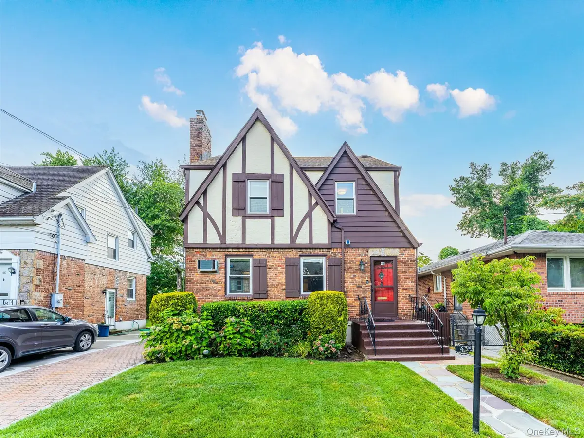 43 Jayson Avenue, Great Neck, NY 11021 - Image #1