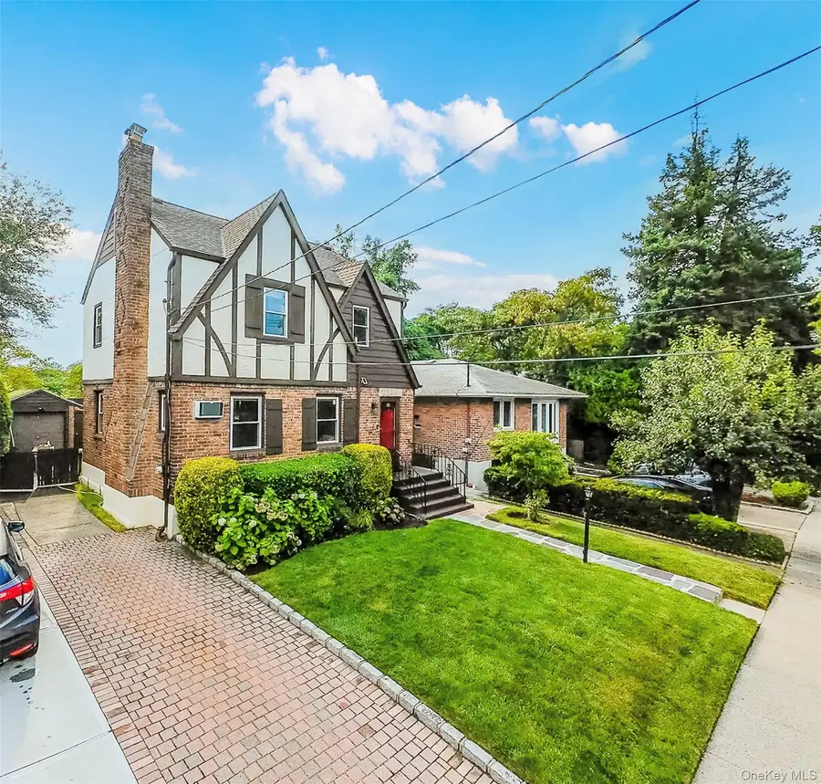 43 Jayson Avenue, Great Neck, NY 11021 - Image #2