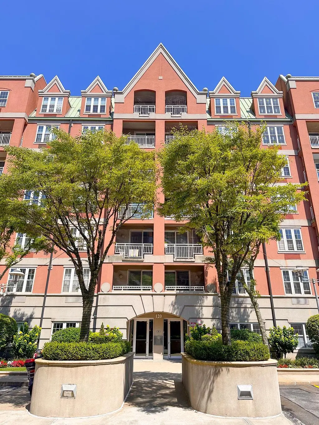 120 Oceana Drive W #4B, Brooklyn, NY 11235 - Image #1