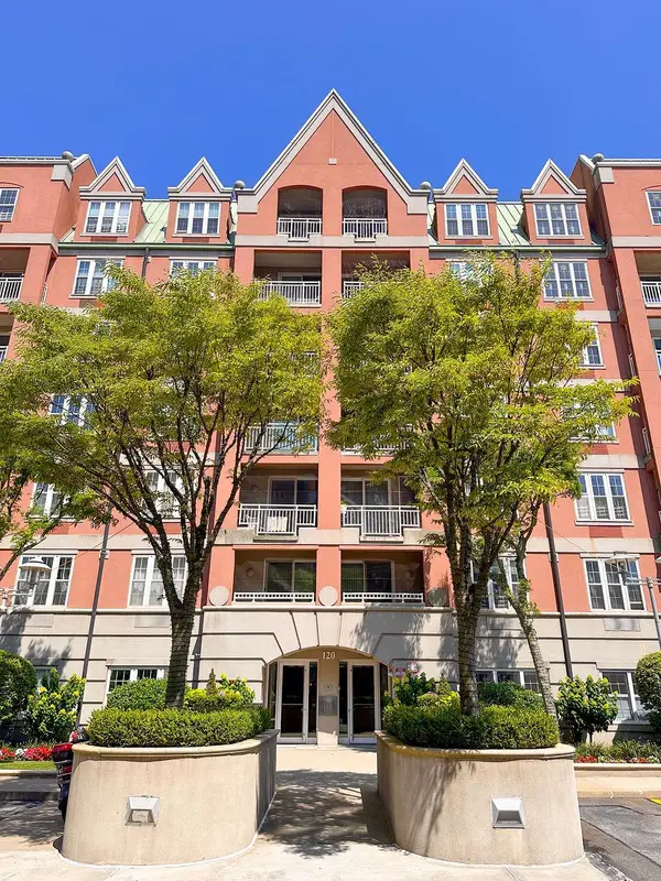 120 Oceana Drive W #4B, Brooklyn, NY 11235